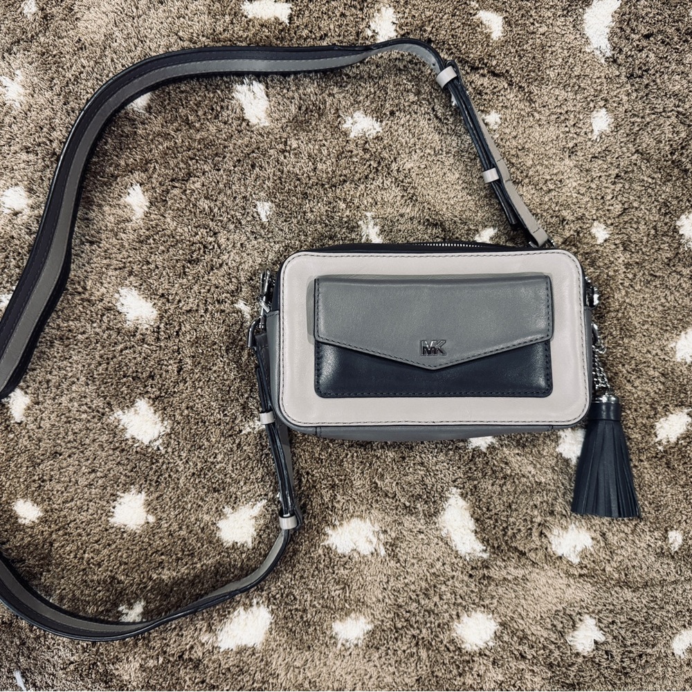 Michael Kors Leather Crossbody Bag Gray & Black NWOT 4x7”